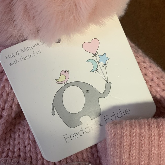 Freddi & Eddie hat and mittens set - Picture 2 of 3
